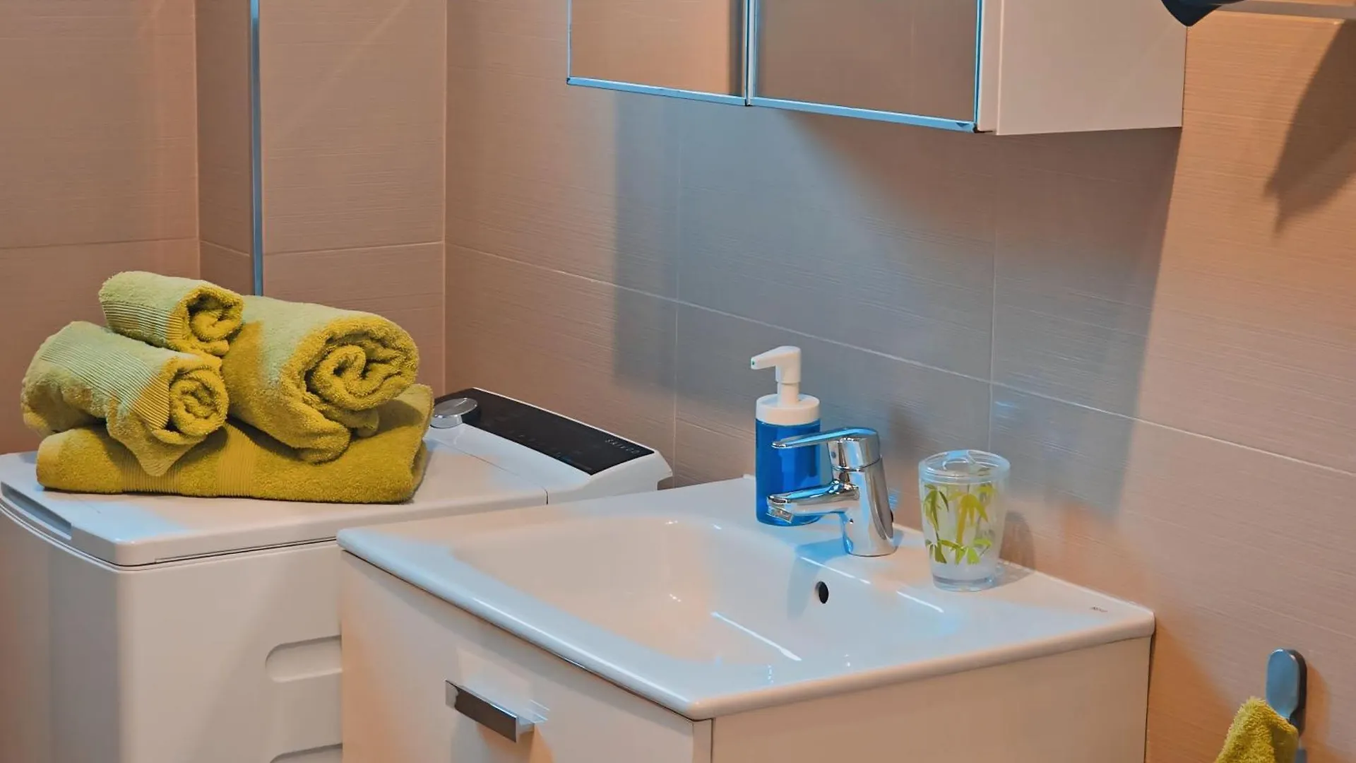 Apartment Apartamento Paseo Maritimo De Playamar Torremolinos Spanien